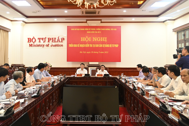 Đoàn Kiểm tra số 3 của Ban Chỉ đạo TƯ  về PCTNTC làm việc với Ban Cán sự Đảng Bộ Tư pháp