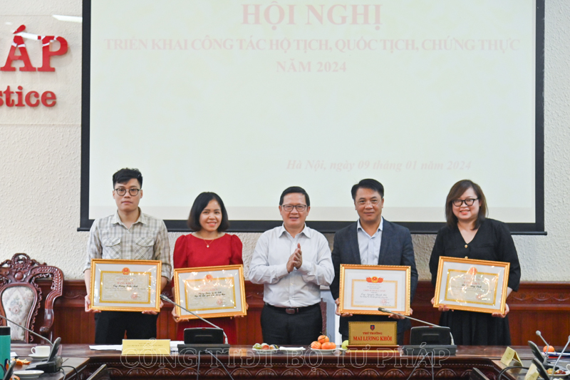 Đẩy mạnh ứng dụng CNTT, chuyển đổi số trong lĩnh vực hộ tịch, quốc tịch, chứng thực