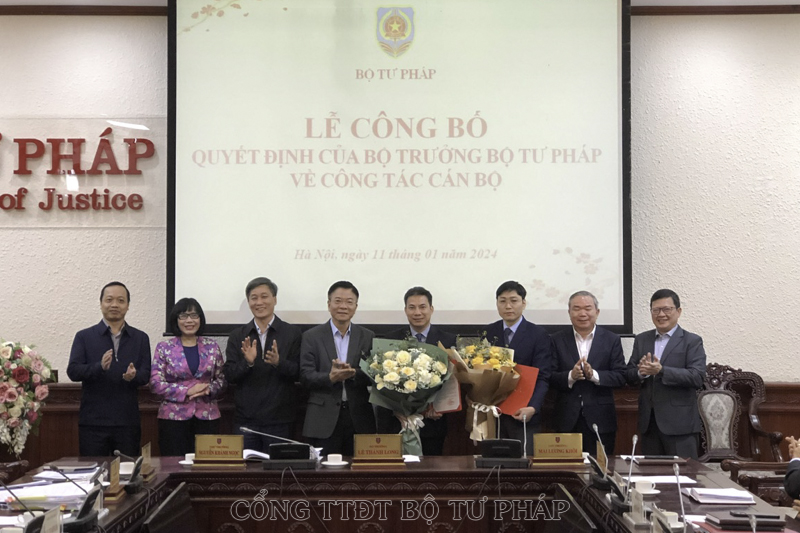 Bộ Tư pháp trao Quyết định bổ nhiệm công chức lãnh đạo