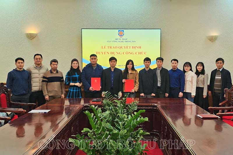 Cục Công nghệ thông tin: Tiếp nhận 02 công chức đã trúng tuyển về công tác tại đơn vị