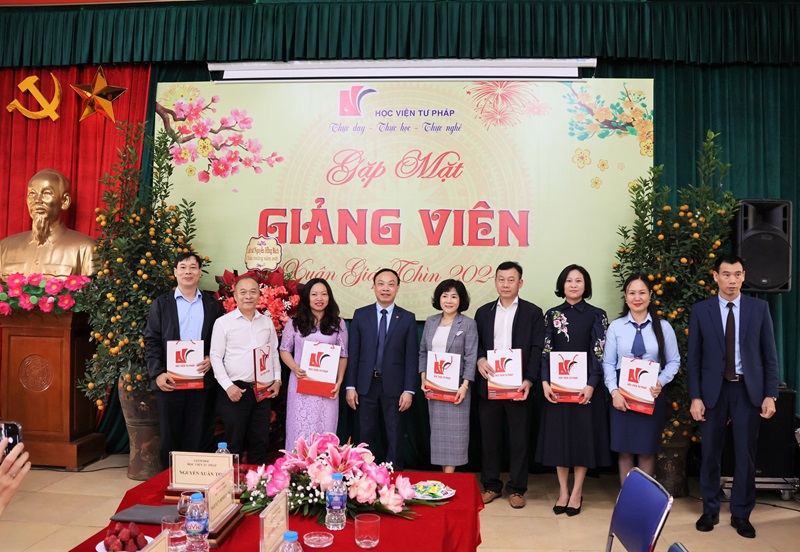 Học viện Tư pháp tổ chức gặp mặt giảng viên
