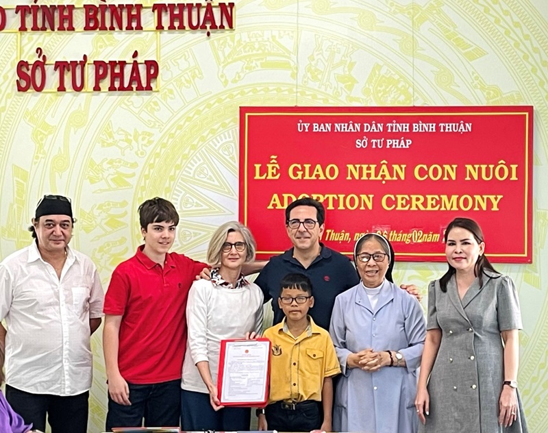 Nuôi con nuôi có yếu tố nước ngoài: Chú trọng ưu tiên môi trường gia đình gốc