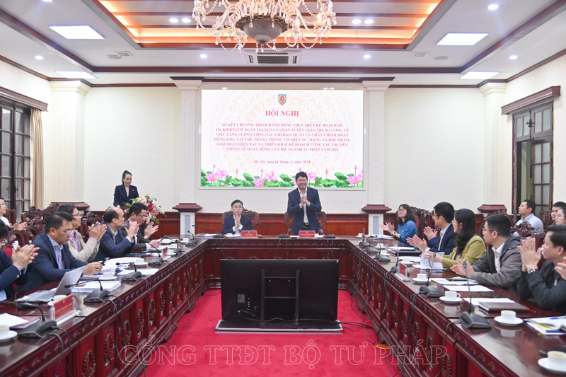Nỗ lực xây dựng nền báo chí, truyền thông chuyên nghiệp, nhân văn, hiện đại