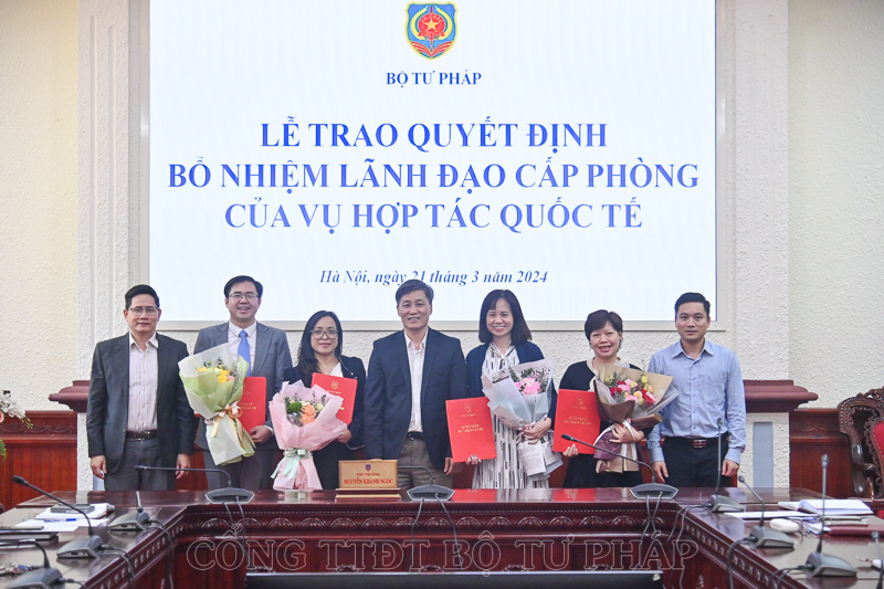 Lãnh đạo Bộ Tư pháp trao Quyết định bổ nhiệm lãnh đạo cấp phòng