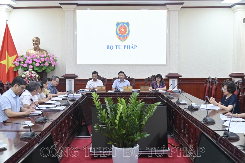 Hội ý về việc rà soát, xây dựng 1 luật sửa đổi một số Luật về thúc đẩy tăng trưởng