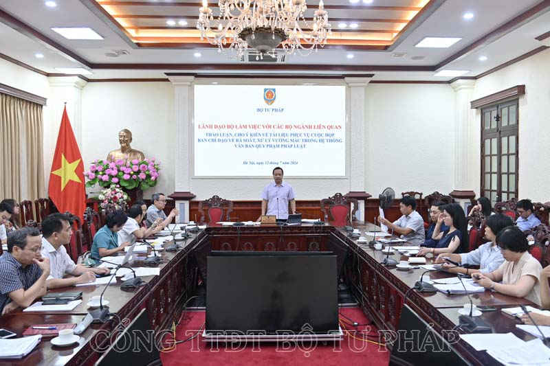 Tiếp tục hoàn thiện Báo cáo về tình hình xử lý và kết quả rà soát văn bản quy phạm pháp luật