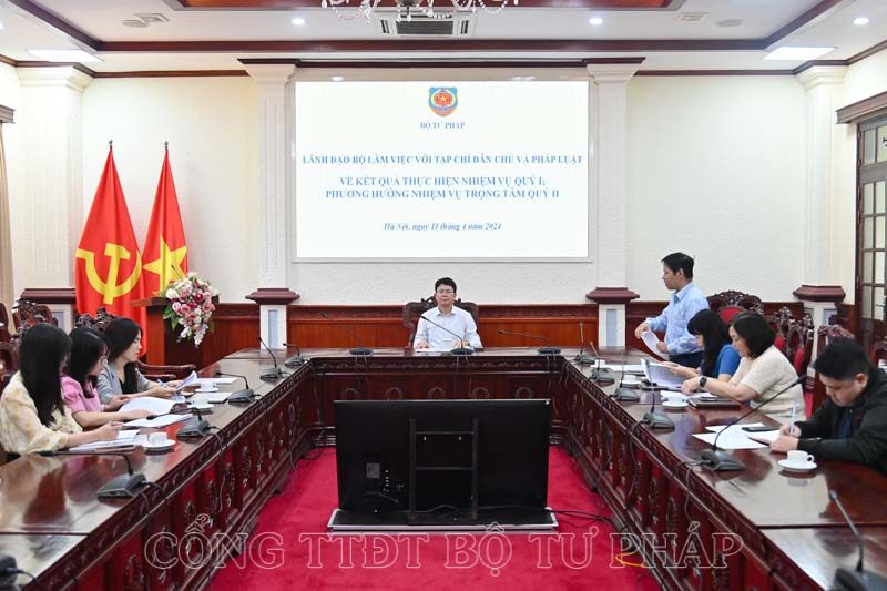 Tiếp tục nâng cao chất lượng Tạp chí Dân chủ và Pháp luật điện tử