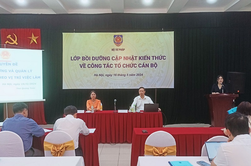 Tiếp tục nâng cao trình độ chính trị, chuyên môn, nghiệp vụ cho cán bộ, công chức, viên chức Bộ Tư pháp