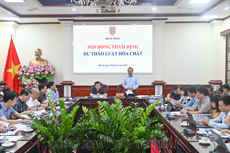 Nâng cao hiệu quả công tác quản lý nhà nước đối với ngành công nghiệp hoá chất