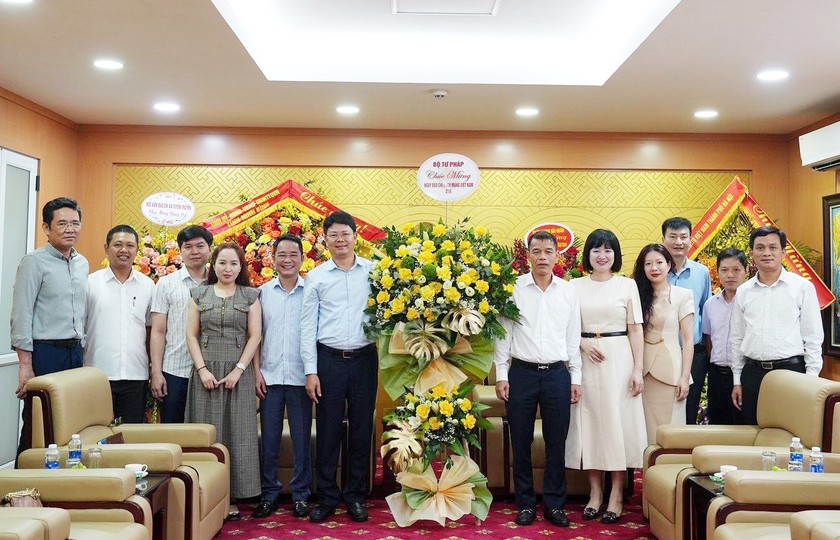 Lãnh đạo Bộ Tư pháp chúc mừng Ngày Báo chí Cách mạng Việt Nam 21/6