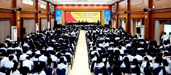 Bổ ích “Phiên tòa giả định” do Đoàn LS Hà Nội phối hợp tổ chức tại Trường THCS và THPT Nguyễn Siêu