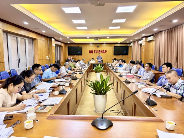 Hoàn thiện quy định xử phạt vi phạm hành chính về hàng cấm, hàng giả