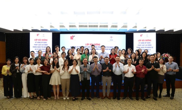 Bế giảng Lớp bồi dưỡng kỹ năng áp dụng pháp luật lao động trong quản trị nhân sự, tư vấn pháp lý