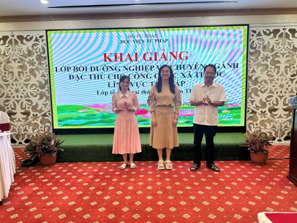 Khai giảng Lớp bồi dưỡng nghiệp vụ chuyên ngành đặc thù cho công chức xã thuộc lĩnh vực Tư pháp