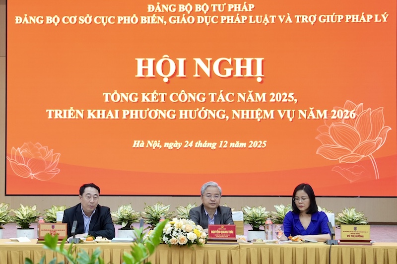 Triển khai đúng trọng tâm, trọng điểm các nhiệm vụ công tác Đảng