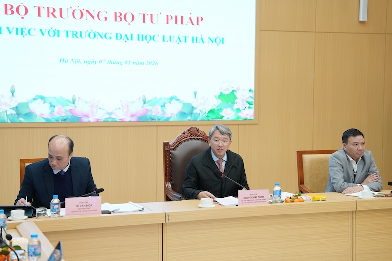 Bộ trưởng Nguyễn Hải Ninh làm việc với Trường Đại học Luật Hà Nội