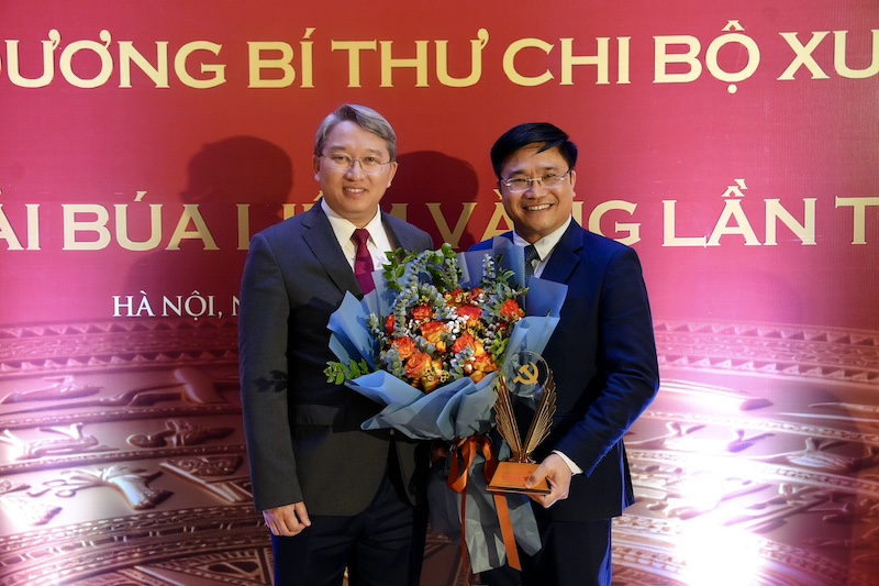 Viện trưởng Nguyễn Văn Cương được tuyên dương Bí thư Chi bộ xuất sắc trong toàn Đảng năm 2026