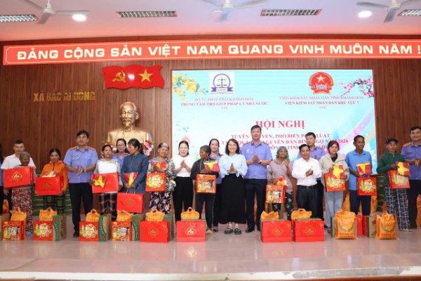 Khánh Hòa: Tuyên truyền, phổ biến pháp luật và tặng quà Tết cho bà con xã Bác Ái Đông