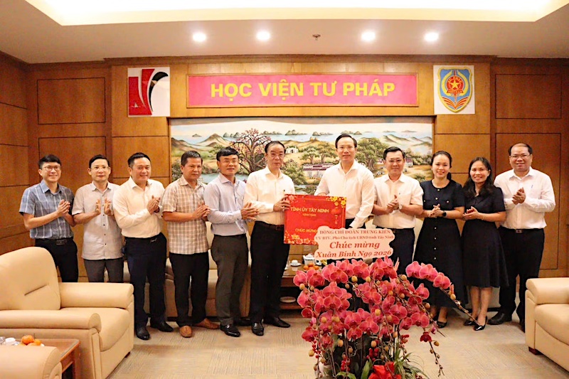 Phó Chủ tịch UBND tỉnh Tây Ninh thăm, chúc Tết Học viện Tư pháp - Cơ sở tại TP Hồ Chí Minh