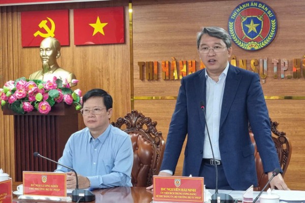 Bộ trưởng Nguyễn Hải Ninh làm việc với Thi hành án dân sự TP Hồ Chí Minh